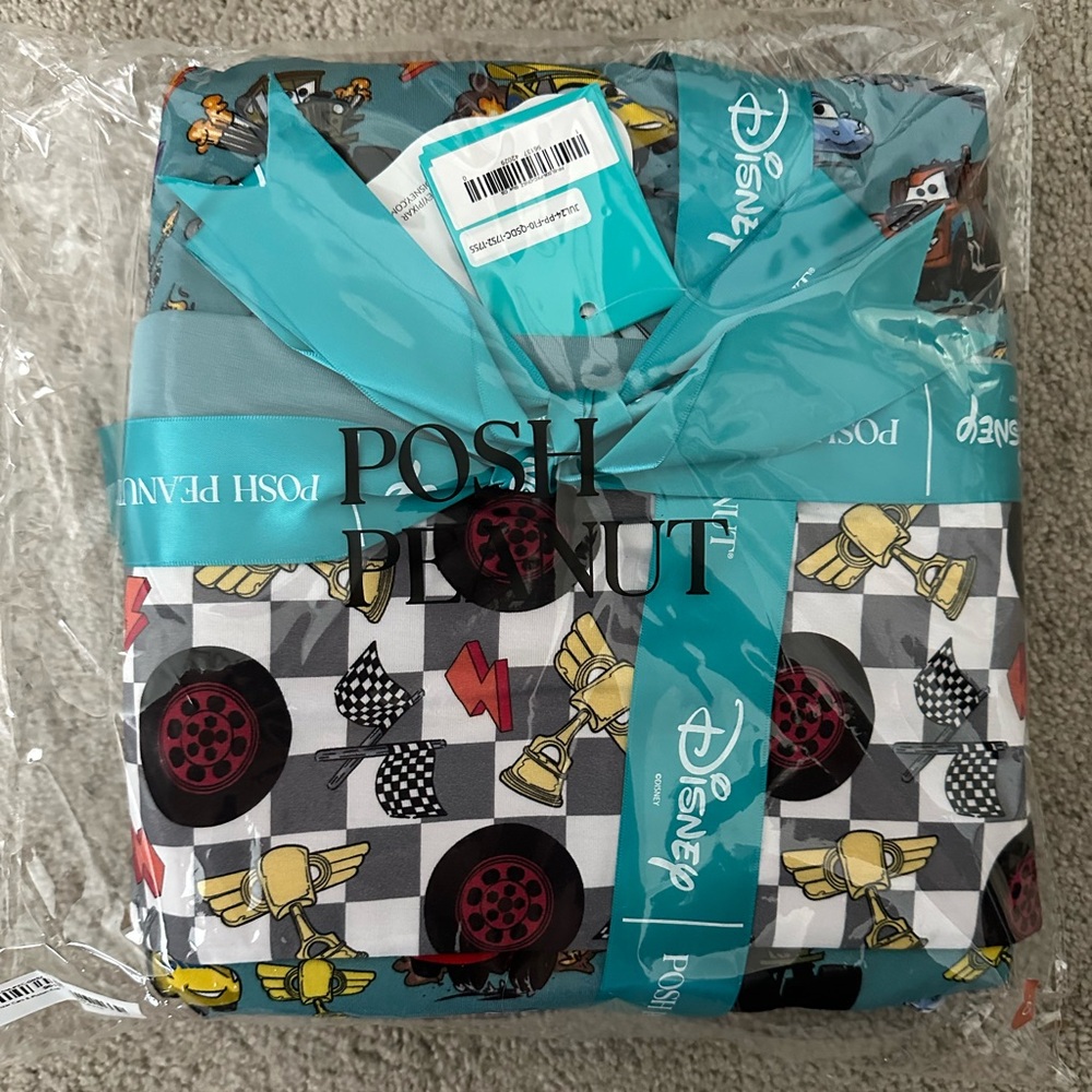 NEW POSH PEANUT DISNEY PIXAR CARS & PISTON CUP LUXE PATOO® BLANKET
